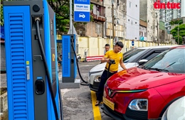 Hà Nội cho phép lắp trạm sạc và đổi pin xe điện tại 39 điểm đỗ 