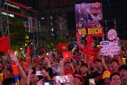 Giấc mơ vàng trở thành hiện thực, người hâm mộ TP Hồ Chí Minh vỡ oà hạnh phúc