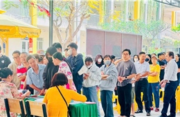 Cử tri TP Hồ Chí Minh hào hứng đi bỏ phiếu, gửi gắm niềm tin vào người có tài có tâm