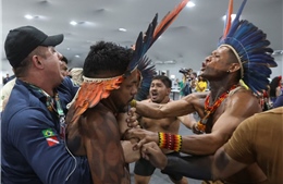 Video người biểu tình tràn vào Hội nghị Thượng đỉnh về biến đối khí hậu COP30