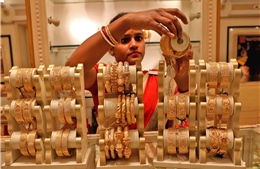 Giá vàng lập đỉnh, người dân Ấn Độ đổ xô mua vàng miếng, vàng thỏi thay vì trang sức