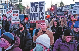 Minneapolis dậy sóng sau vụ nổ súng chết người của lực lượng di trú liên bang Mỹ