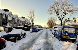 Bão Goretti mạnh lên thành 'bom thời tiết', Anh phát cảnh báo nguy hiểm cao