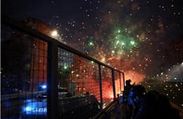 Biểu tình bùng phát tại thành phố chủ nhà Olympic, cảnh sát dùng vòi rồng trấn áp