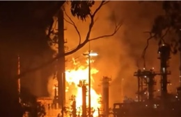 Hoả hoạn kéo dài 13 giờ tại nhà máy lọc dầu ở Australia