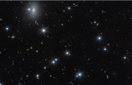 Kính viễn vọng không gian Hubble phát hiện một “thiên hà tối” tiềm năng