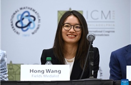 Báo in Trung Quốc hút độc giả trẻ nhờ chiến thắng giải Fields của nhà toán học Vương Hồng