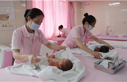 Tỷ lệ sinh Trung Quốc giảm trở lại sau một năm phục hồi