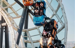 Tàu lượn siêu tốc mới của Universal Studios Hollywood gây tranh cãi