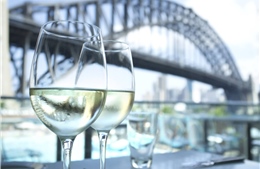 Trung Quốc dỡ bỏ thuế quan với rượu vang Australia