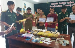 Bắt giữ 3 đối tượng vận chuyển 100.000 viên ma túy từ Lào về Việt Nam