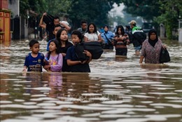 Hàng nghìn người phải sơ tán do lũ lụt nghiêm trọng ở Indonesia