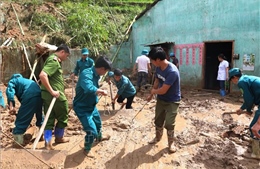 Mưa lớn kéo dài, đường sá và nhà dân hai huyện Hoàng Su Phì, Xín Mần sạt lở nghiêm trọng 