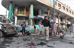 Nổ bom gần đồn cảnh sát, 32 người thương vong