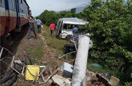 Tàu hỏa đâm ô tô tại đường giao cắt ở Bình Thuận, 3 người tử vong