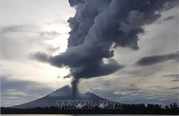 Núi lửa Ulawun ở Papua New Guinea lại phun trào, nhiều người phải sơ tán