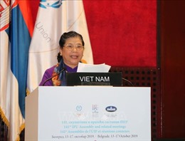 Phó Chủ tịch Thường trực Quốc hội Tòng Thị Phóng phát biểu tại Phiên họp toàn thể Đại hội đồng IPU-141