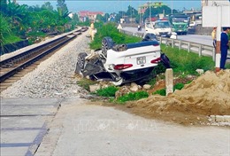Tàu hỏa tông ô tô ở Nghệ An, 1 người tử vong tại chỗ