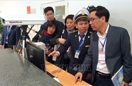 Kiểm tra việc phòng, chống viêm phổi cấp tại sân bay Nội Bài