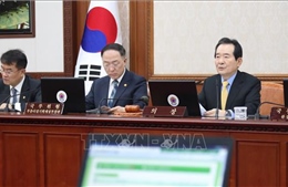 Thủ tướng Hàn Quốc chuyển trụ sở công tác tới &#39;ổ dịch&#39; COVID-19