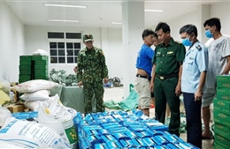 Bắt giữ 2 vụ xuất lậu khẩu trang y tế số lượng lớn sang Campuchia