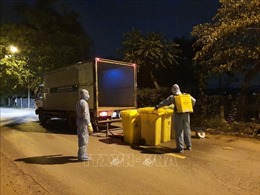 Xử lý rác thải tại thôn Hạ Lôi để phòng, chống dịch COVID-19