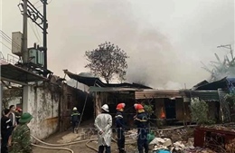 Dập tắt vụ cháy kho phế liệu ở Hà Đông, Hà Nội