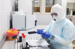 Nga và Mỹ đẩy nhanh thử nghiệm vaccine ngừa virus SARS-CoV-2