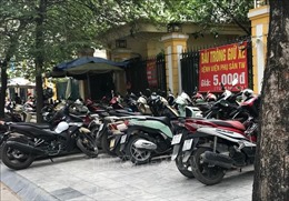 Thiếu điểm đỗ xe ở Hà Nội - Bài 1: Chật vật chỗ gửi xe bệnh viện