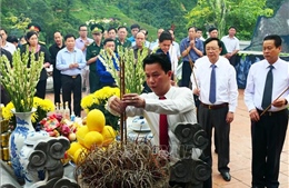 Dâng hương, tri ân các Anh hùng Liệt sỹ tại Hà Giang