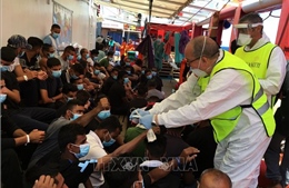 Italy tiếp nhận 180 người di cư trên tàu Ocean Viking