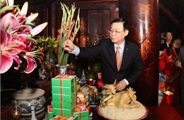Đoàn đại biểu lãnh đạo thành phố Hà Nội dâng hương tại Cố đô Hoa Lư và Đền Đô