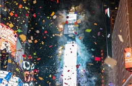Thành phố New York thả quả cầu pha lê đón mừng Năm Mới 2021