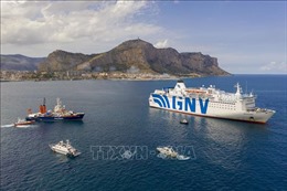 Lực lượng bảo vệ bờ biển của Italy tạm giữ tàu giải cứu của Đức