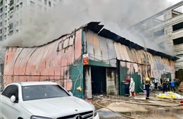 Hà Nội kịp thời khống chế đám cháy trên phố Định Công