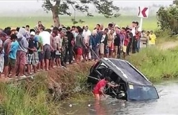 Ô tô rơi xuống kênh ở Philippines, 13 người thiệt mạng