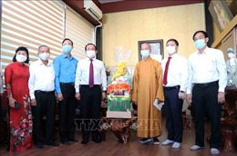 Bí thư Thành ủy TP Hồ Chí Minh thăm, chúc mừng tại các cơ sở Phật giáo