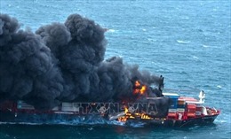 Cháy tàu chở hàng gần cảng Colombo của Sri Lanka