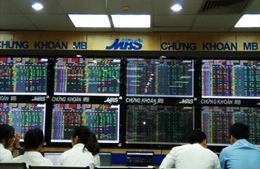 Chứng khoán Việt Nam lập đỉnh mới, vượt 1.300 điểm