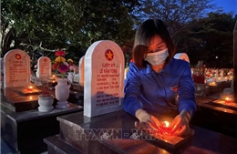 Quảng Trị tiếp tục tổ chức viếng nghĩa trang liệt sỹ vào buổi tối