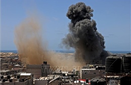 Israel không kích trả đũa vụ thả bóng bay gây cháy từ Gaza