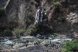 Xe buýt rơi xuống khe núi ở Peru, ít nhất 11 người thiệt mạng 