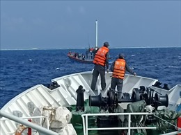 Quảng Ngãi: Đưa 11 thuyền viên tàu hàng gặp nạn trên biển vào bờ an toàn