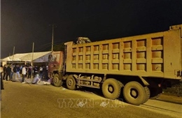 Xe tải đâm xe máy ở Thanh Hóa, 4 người trong một gia đình tử vong