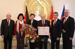 Trao Huân chương Hữu nghị cho người bạn Đức có nhiều đóng góp cho y học Việt Nam