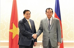 Thủ tướng Phạm Minh Chính gặp Thủ tướng Campuchia Hun Sen 