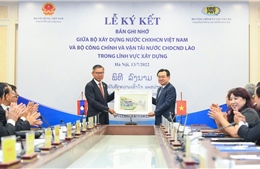 Bộ Xây dựng cùng Bộ Công chính và Vận tải Lào ký Biên bản ghi nhớ hợp tác