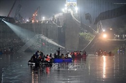Sập cầu treo ở Ấn Độ: Số nạn nhân thiệt mạng tăng lên 120 người