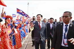 Chủ tịch Quốc hội bắt đầu thăm chính thức Campuchia và dự AIPA-43