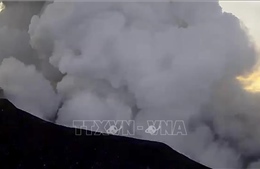 Indonesia sơ tán hàng trăm người leo núi khỏi khu vực núi lửa phun trào
